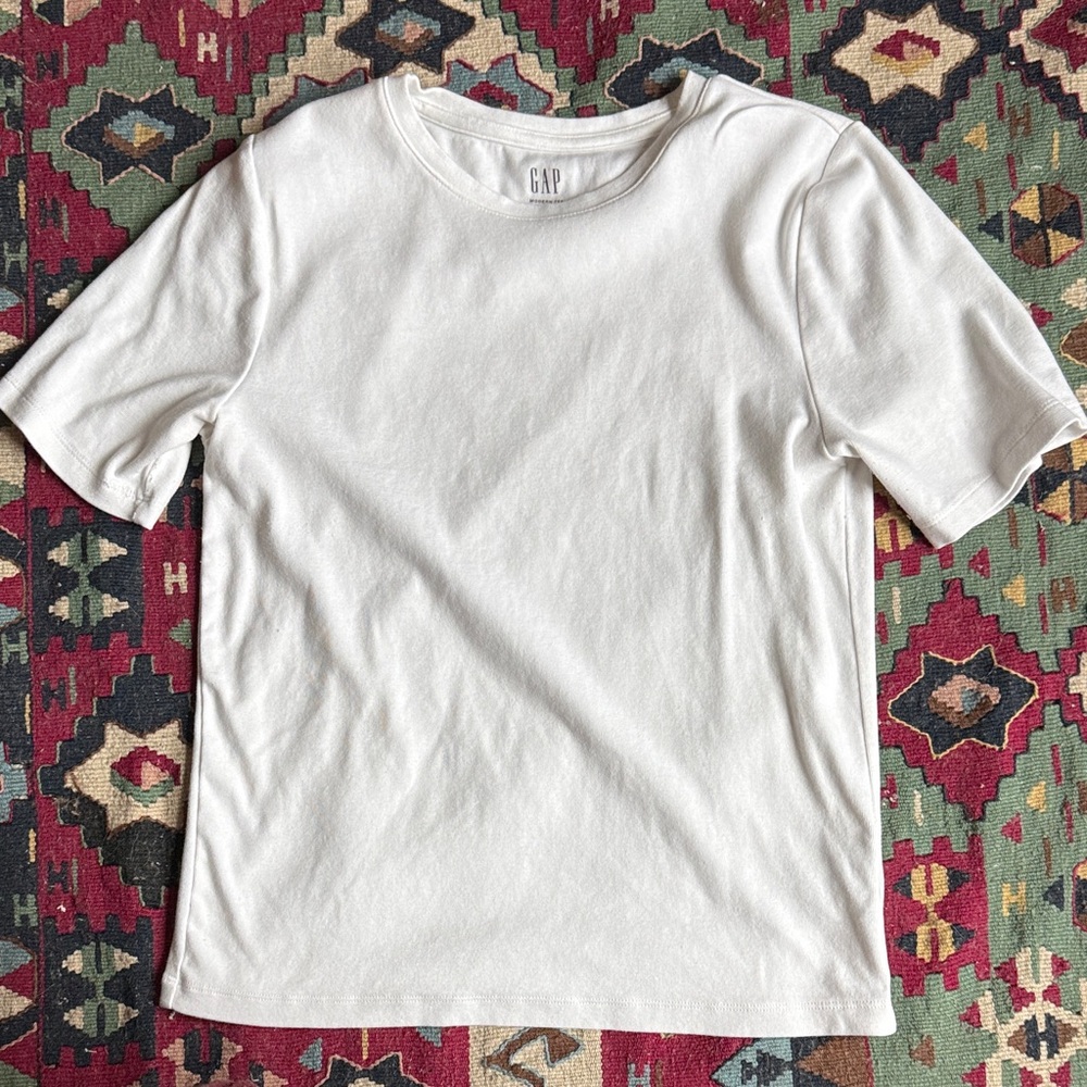 NWOT GAP Modern Classic White Tee size L